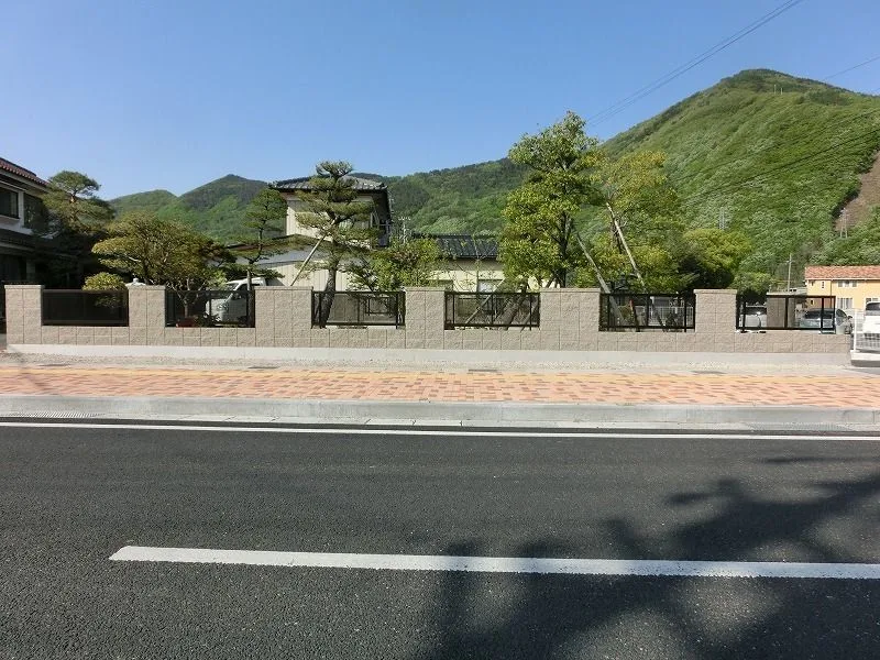 道路沿いの外周フェンス